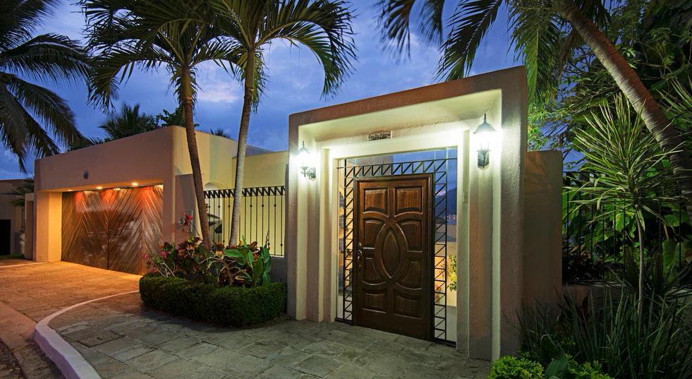 Street entrance - Villa Dos Palapas, La Punta; Manzanillo