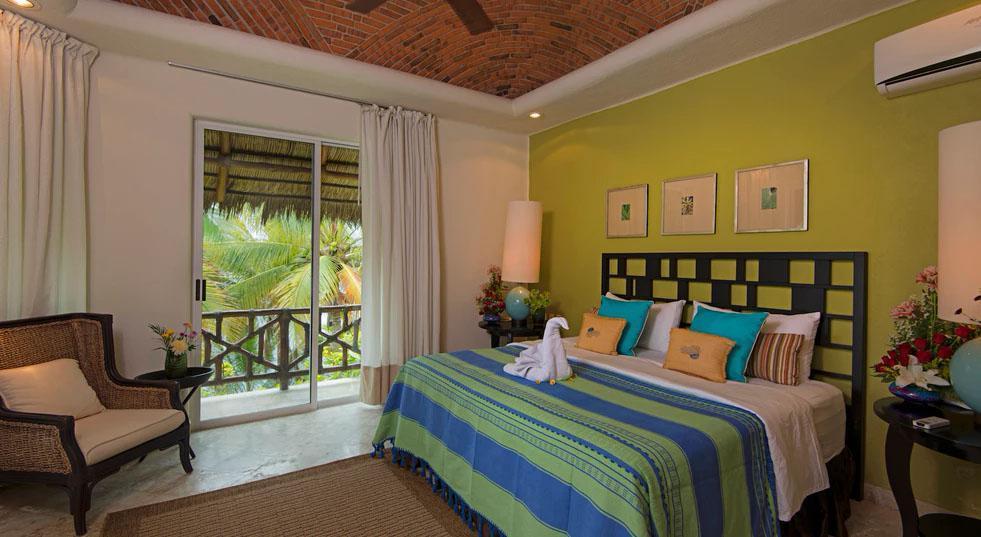 Bedroom with king bed - Villa Dos Palapas, La Punta; Manzanillo