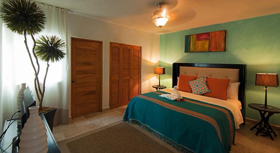 Bedroom with king bed - Villa Dos Palapas, La Punta; Manzanillo
