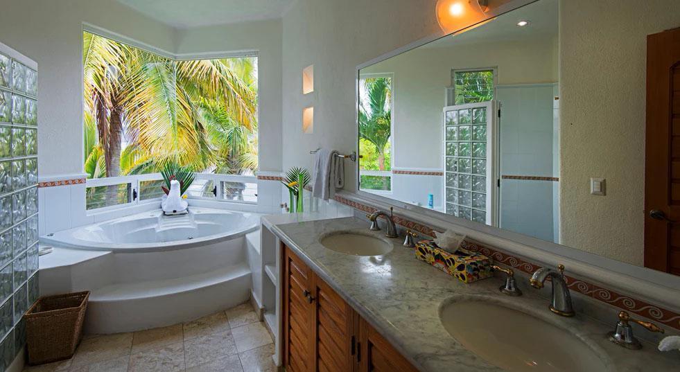 Master bathroom - Villa Dos Palapas, La Punta; Manzanillo