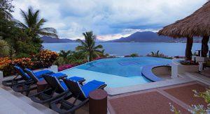 Pool with swim up bar - Villa Dos Palapas, La Punta; Manzanillo