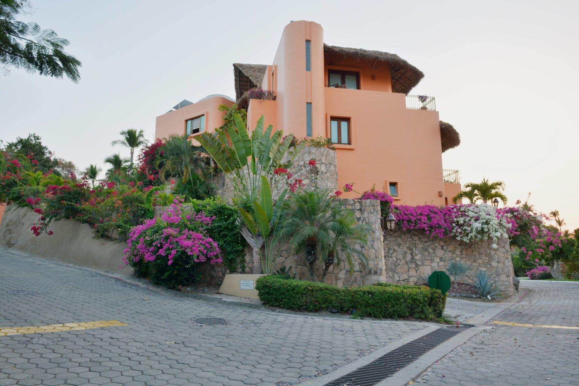 Luxury Vacation Rentals in La Punta Manzanillo