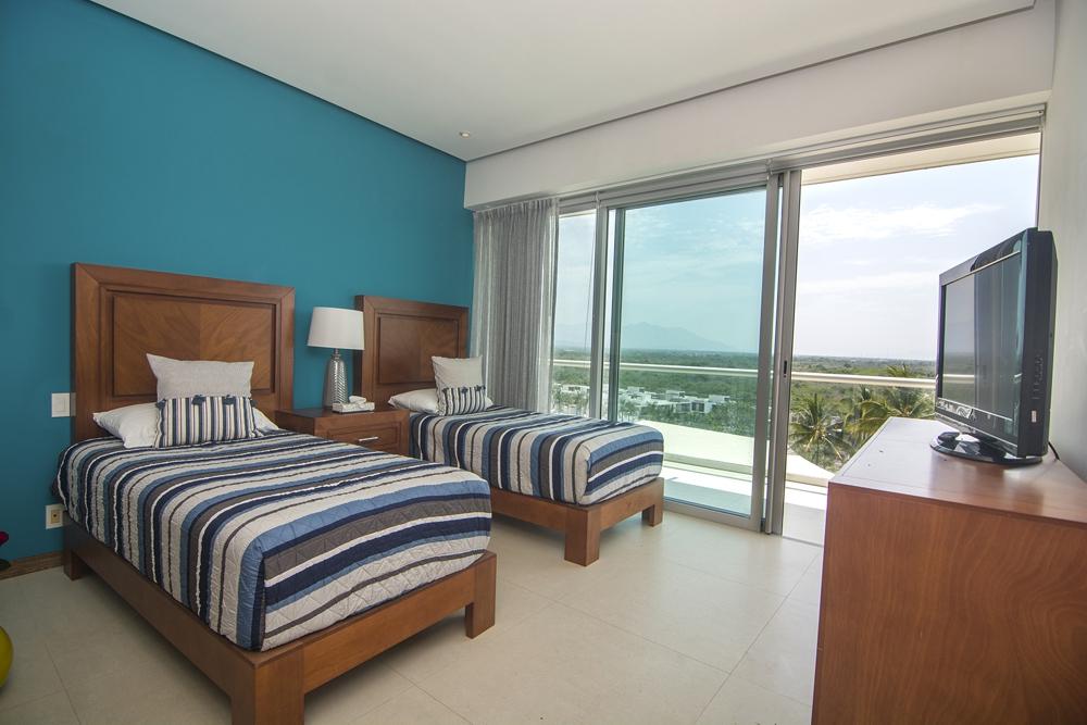 Peninsula 6J-F1; Nuevo Vallarta