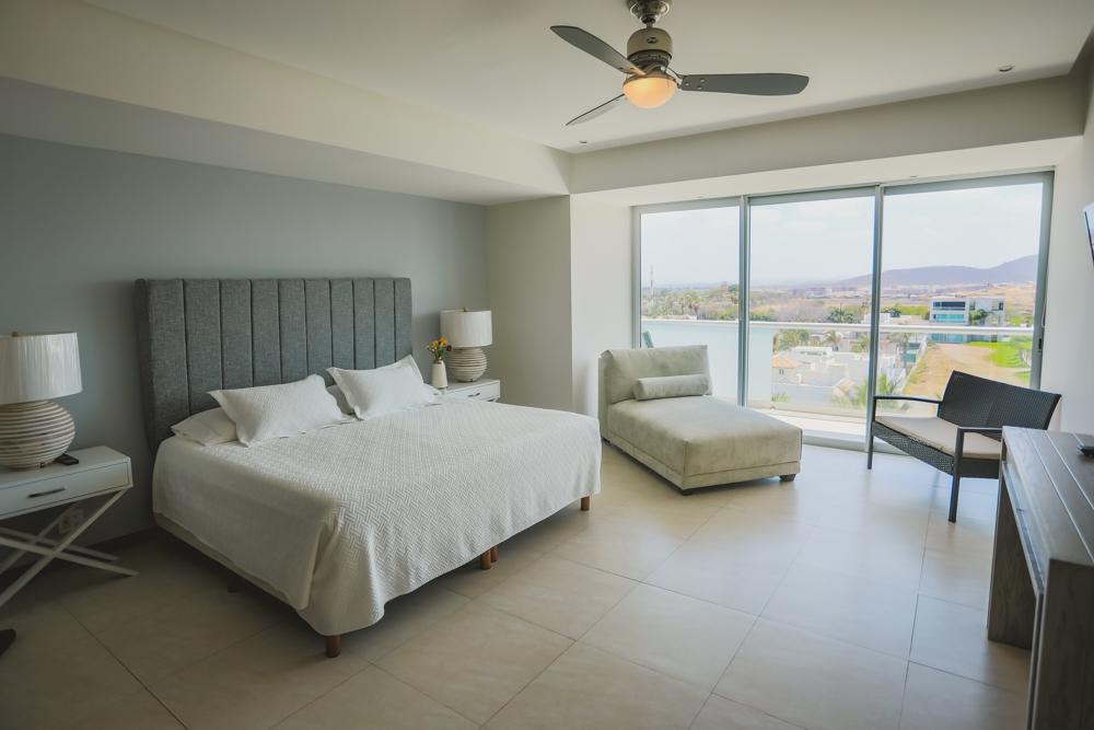 Master bedroom with king bed - Peninsula Mazatlan 4G, Sinaloa