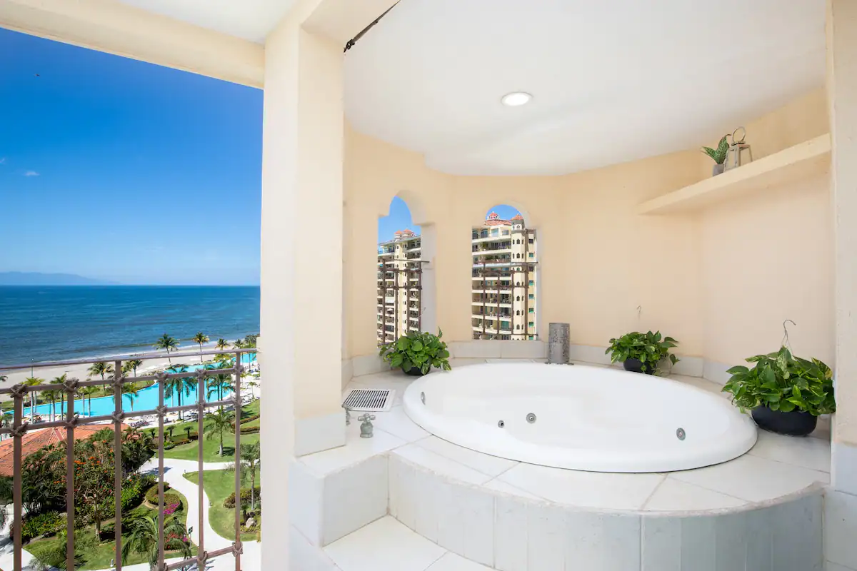 Jacuzzi on terrace - D-902 - Puerto Vallarta