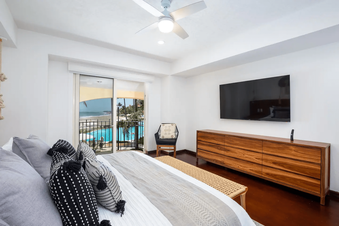 Master bedroom with beach view - Villa F4 - Puerto Vallarta