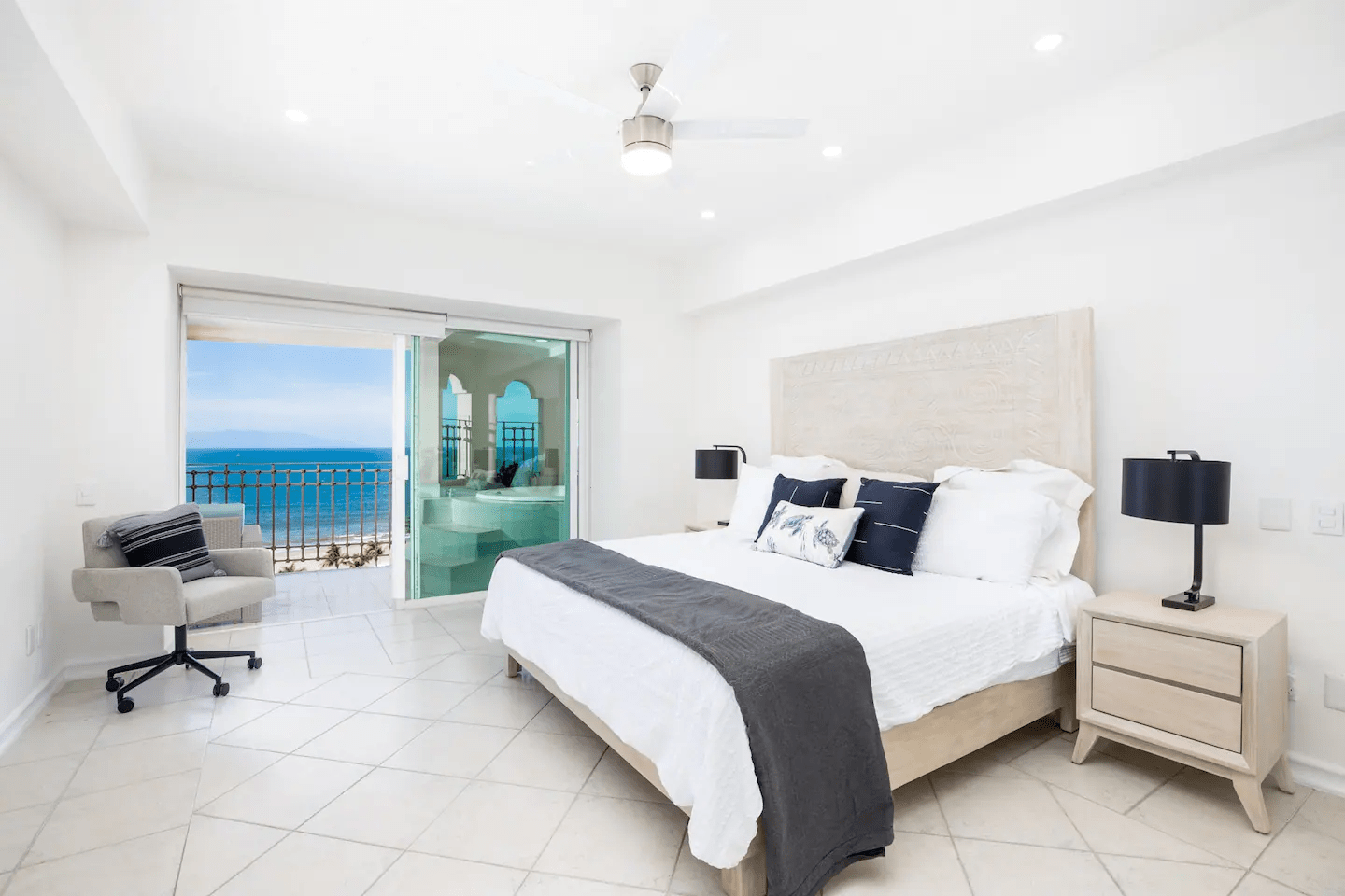 Master bedroom with ocean view - D-902 - Puerto Vallarta