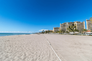 Extensive sandy beach in front of complex - D-902 - Puerto Vallarta