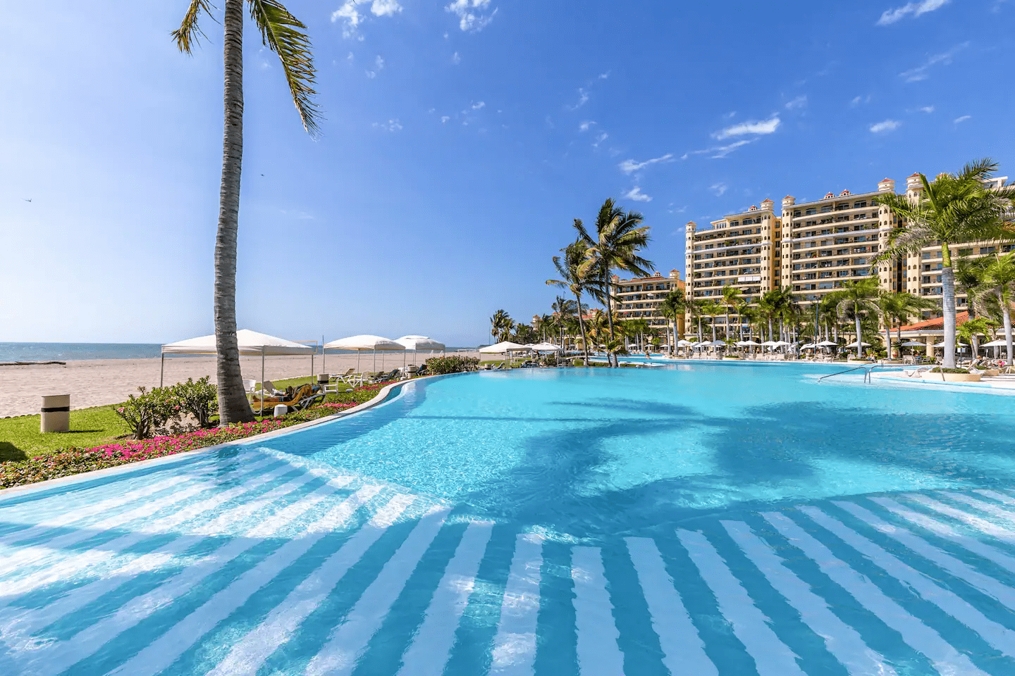Huge pool beachfront - D-902 - Puerto Vallarta