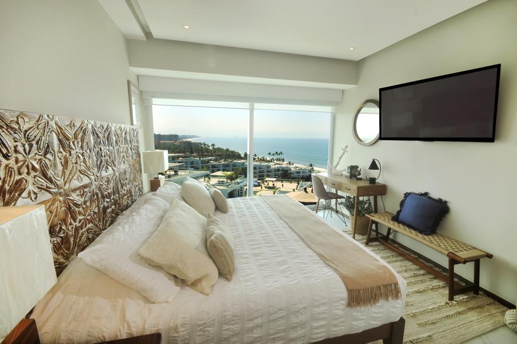 Master bedroom with king bed - Maritima U9, Nuevo Vallarta, Mexico
