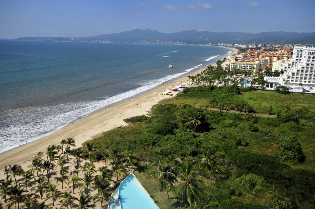Extensive sandy beach - Maritima U9, Nuevo Vallarta, Mexico