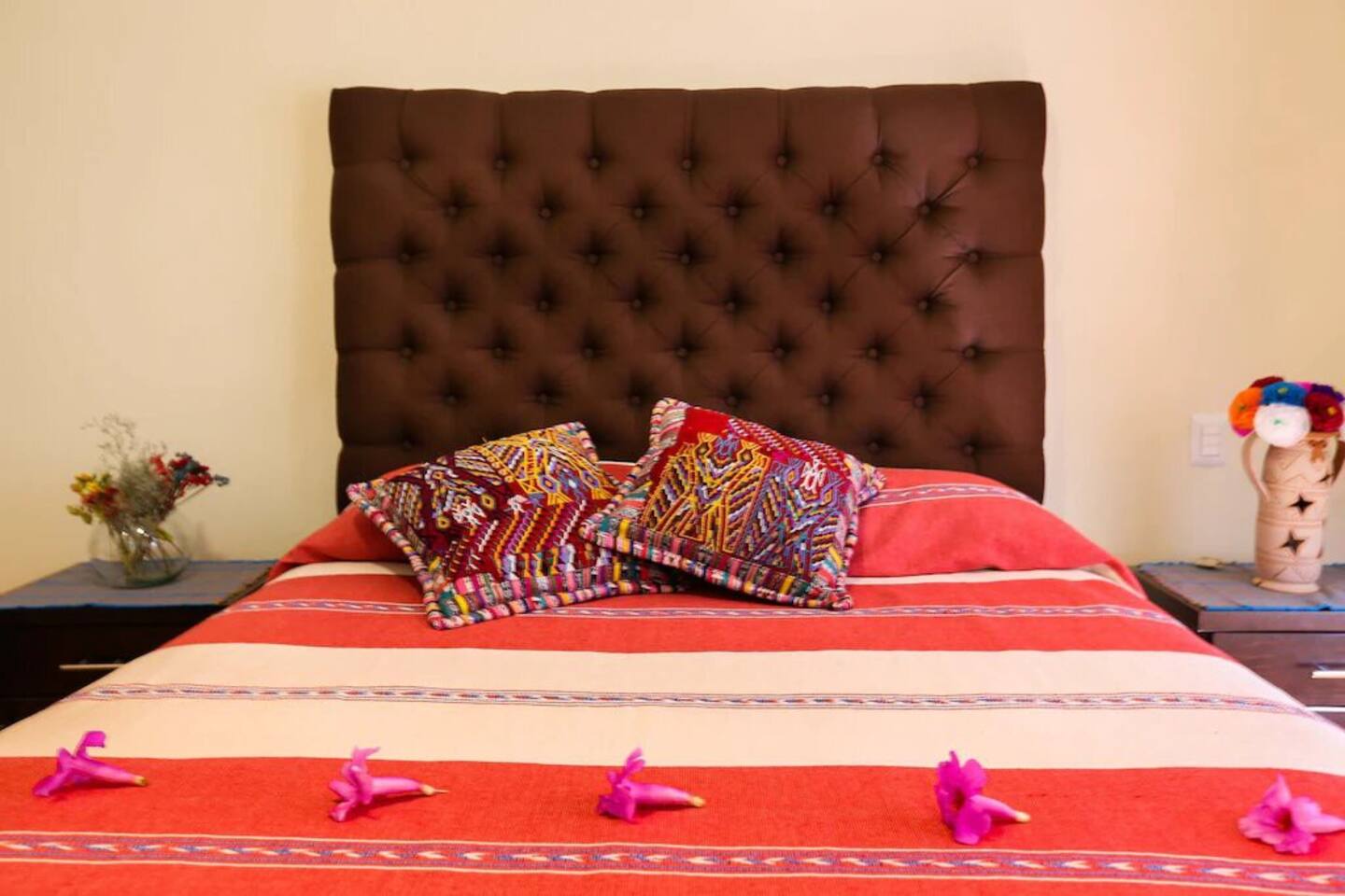 Bedroom with queen bed - Villa Sol - San Miguel de Allende - 15