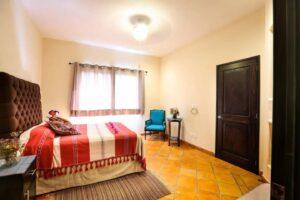 Bedroom with queen bed Villa Sol - San Miguel de Allende