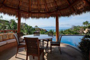 Comedor exterior y alberca - Casa-Libelula-3