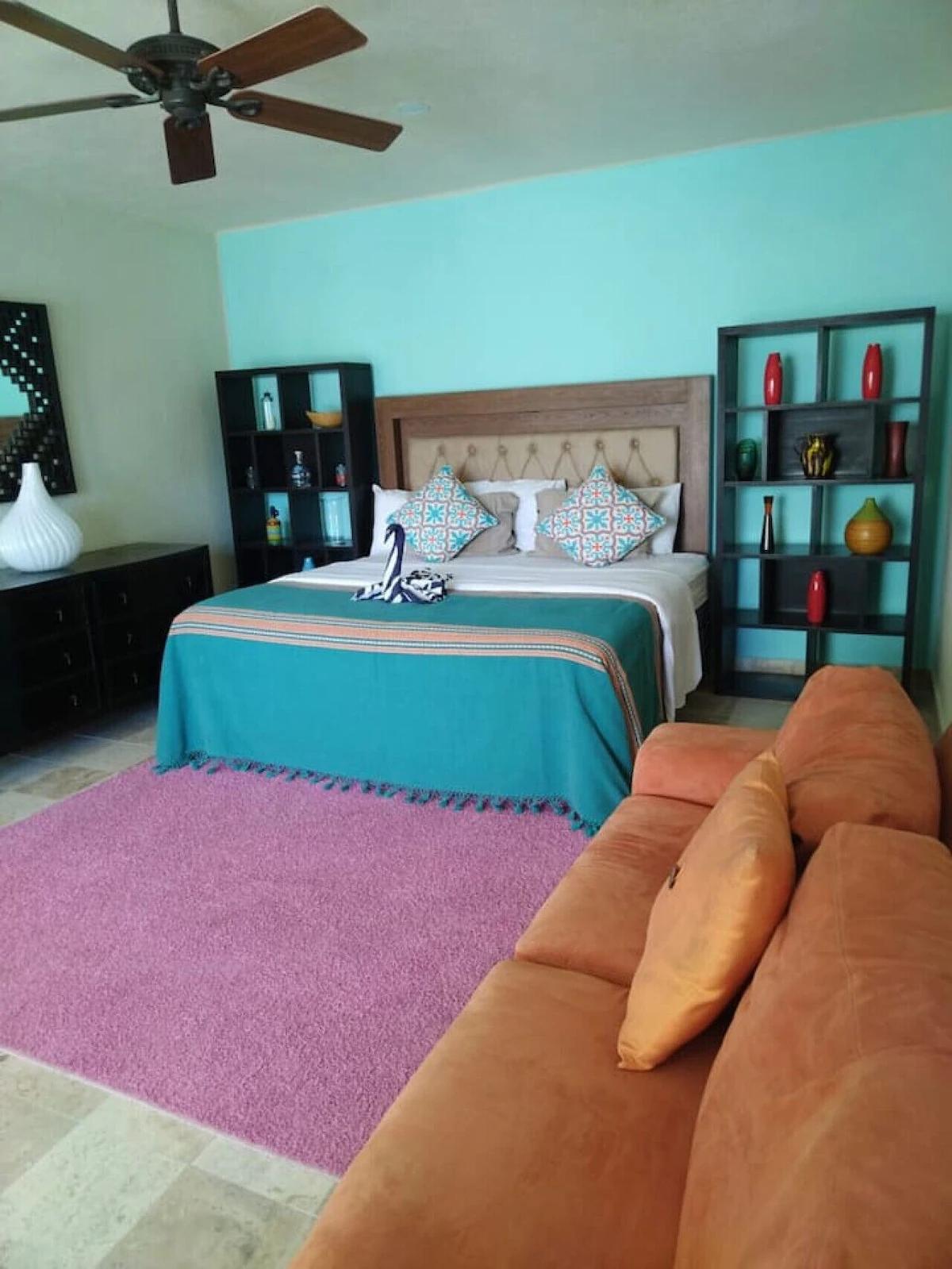 Bedroom with king bed - Villa Dos Palapas, La Punta; Manzanillo