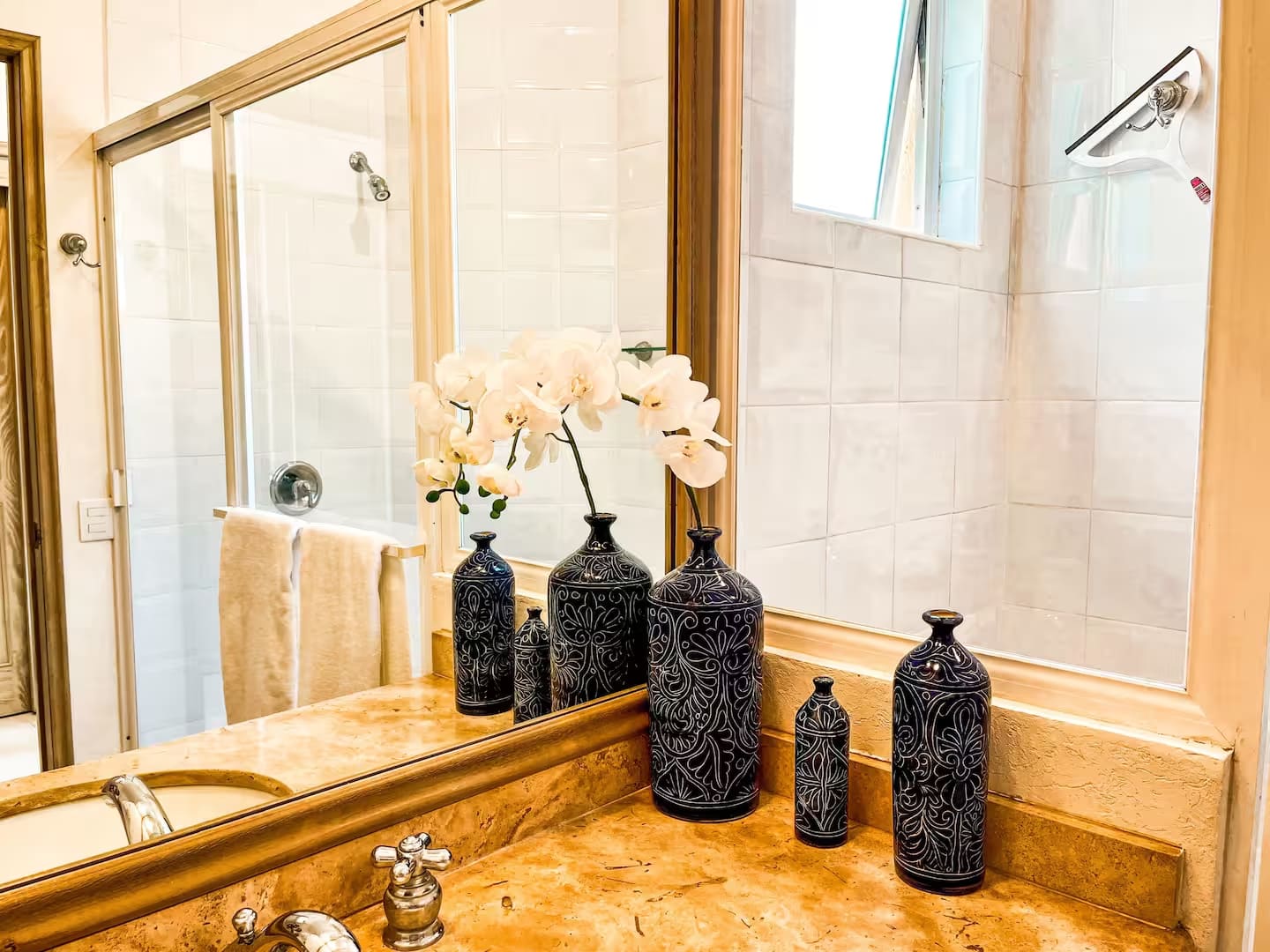 Full bathroom 2 - Bayview Grand 20