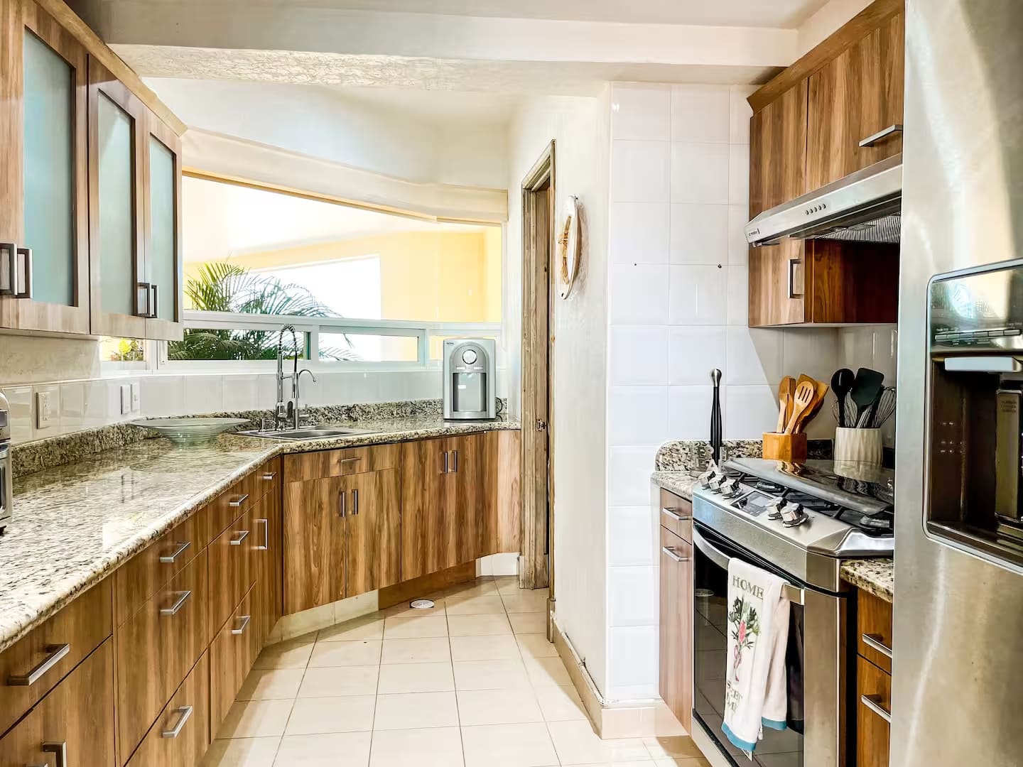 Full kitchen - Bayview Grand 4