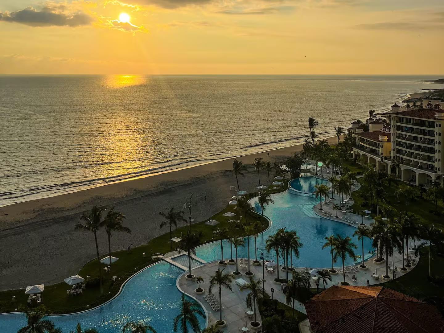 Pool - Bayview Grand 59