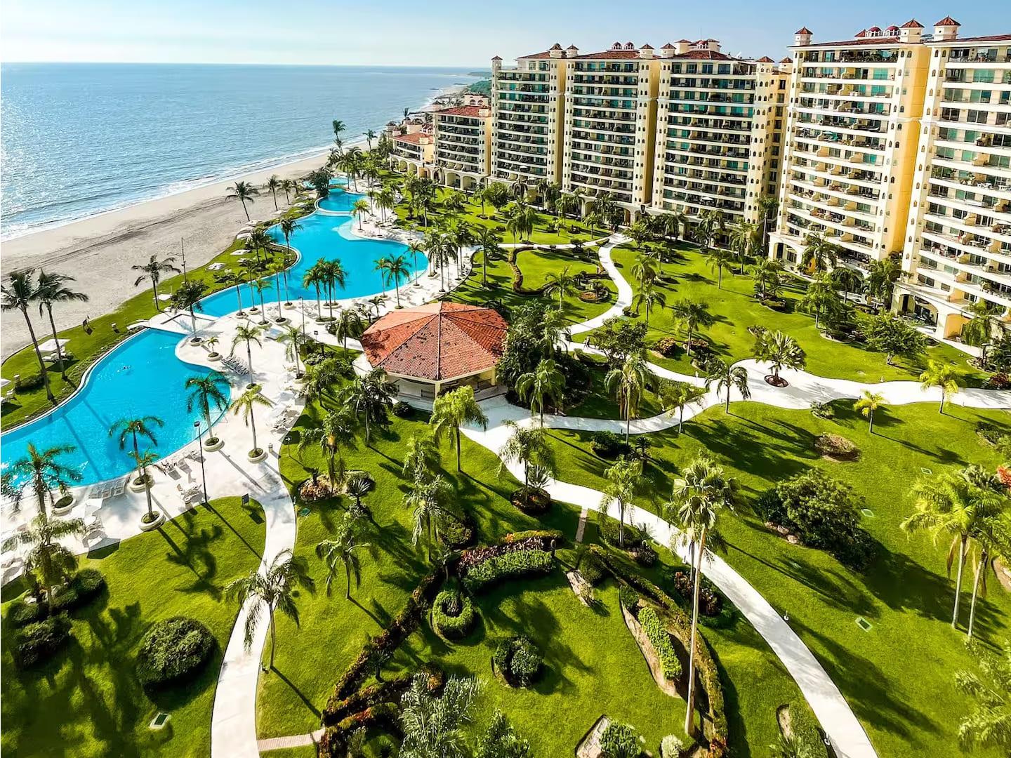 Pool - Bayview Grand 64