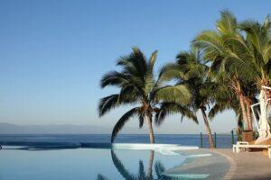 The large pools of the Peninsula are right on the beach