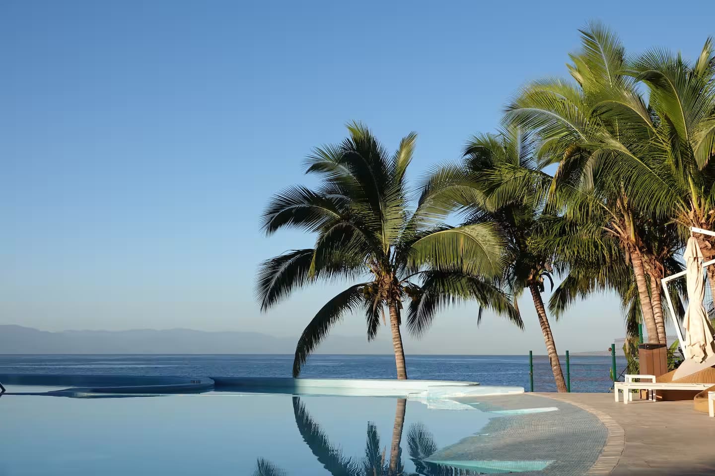 The large pools of the Peninsula are right on the beach